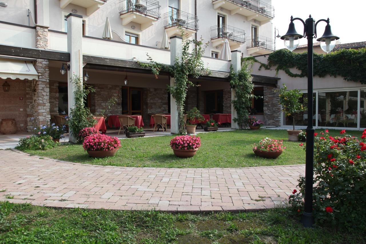 Hotel Belvedere Torri Del Benaco Buitenkant foto